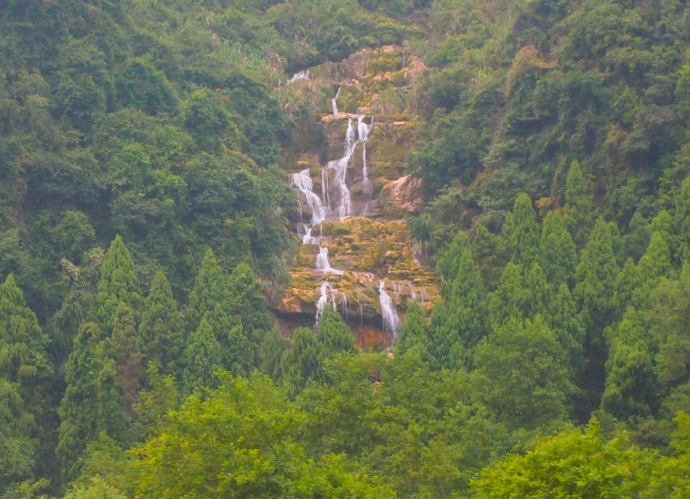 Closeup of the waterfall along the Li River