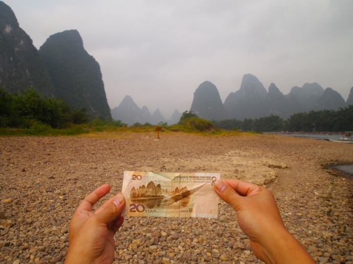 I snap this shot of the male Chinese boat mate holding the 20 yuan bill