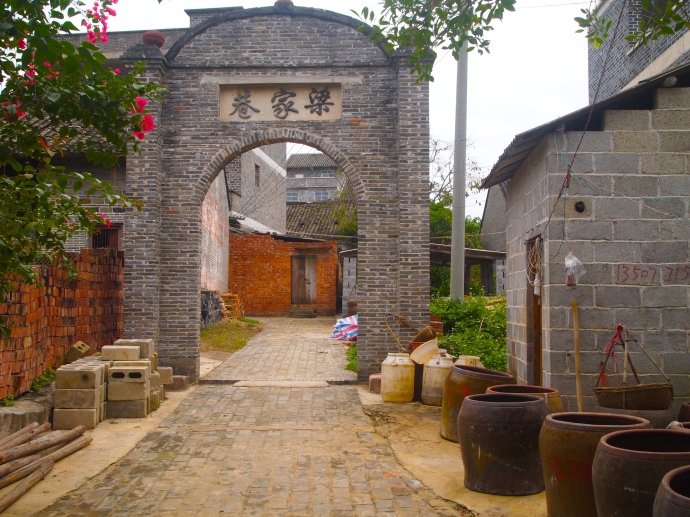 a gate along Jinma Street