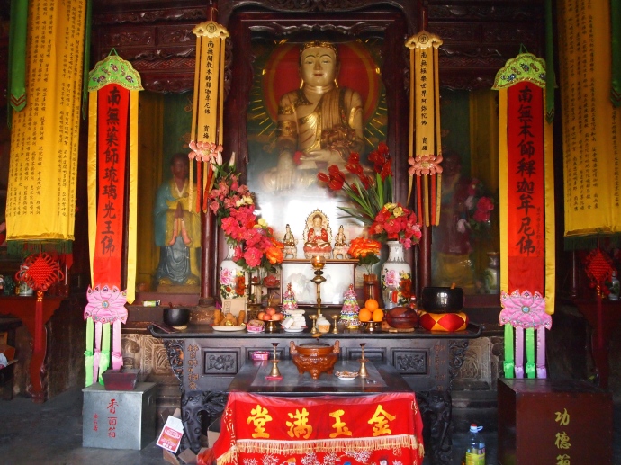 Inside the main hall of Haiyun Temple
