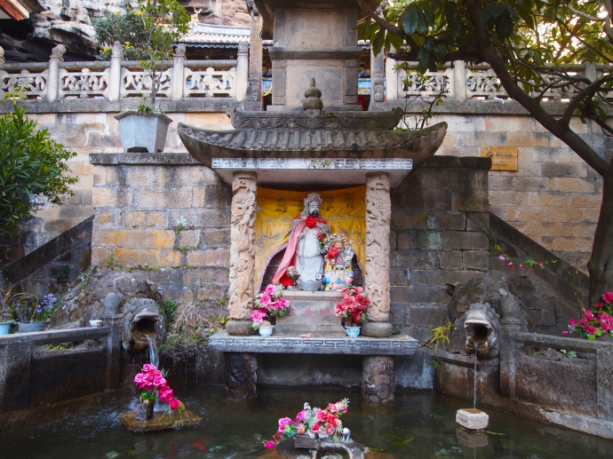 fountain at Baoxiang Temple
